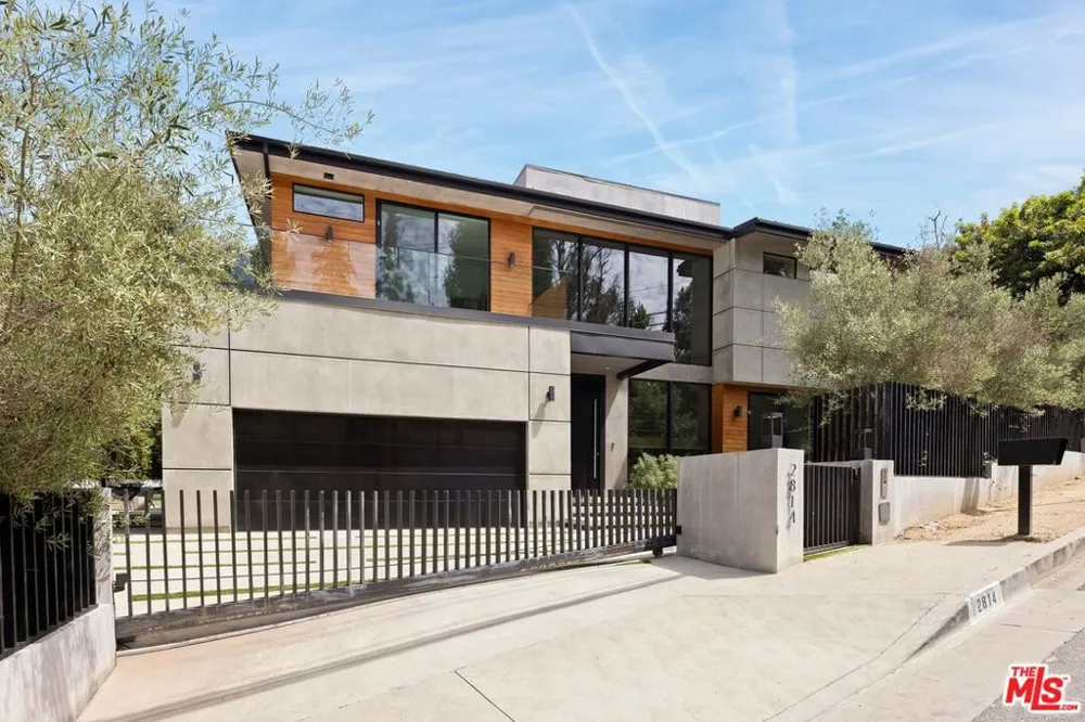 2814 Roscomare Road Los Angeles, CA 90077