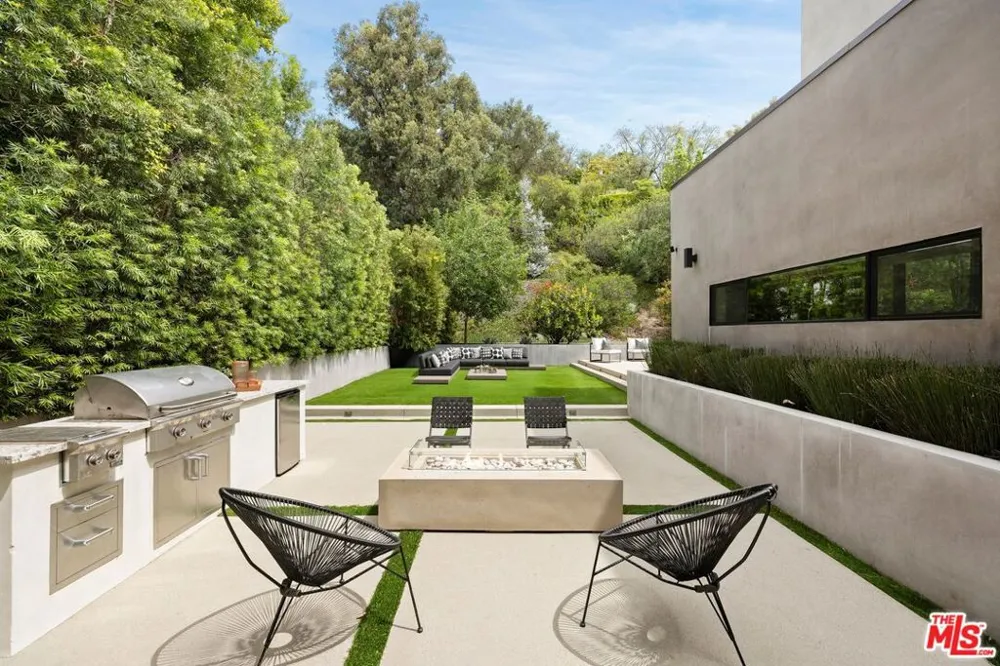 2814 Roscomare Road Los Angeles, CA 90077