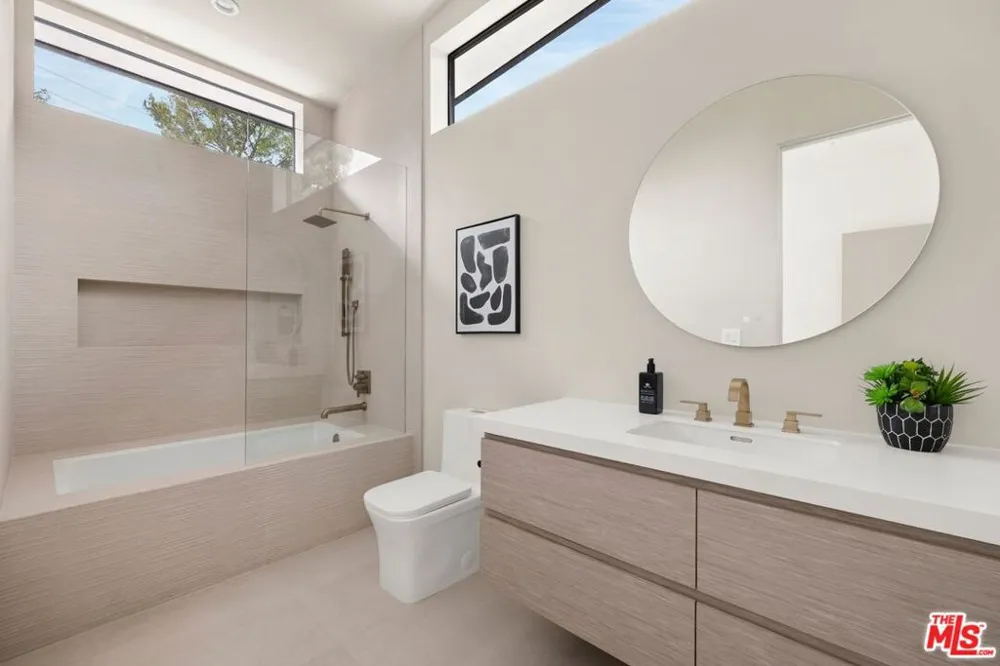 2814 Roscomare Road Los Angeles, CA 90077