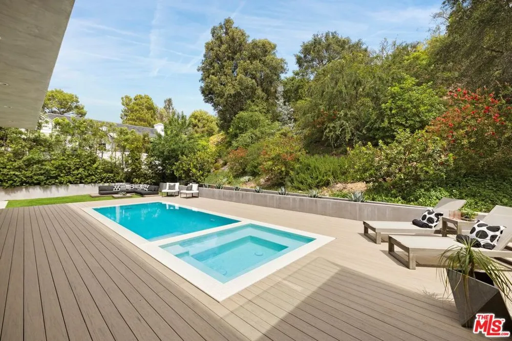 2814 Roscomare Road Los Angeles, CA 90077