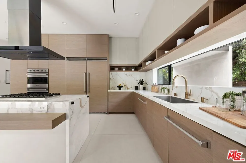 2814 Roscomare Road Los Angeles, CA 90077