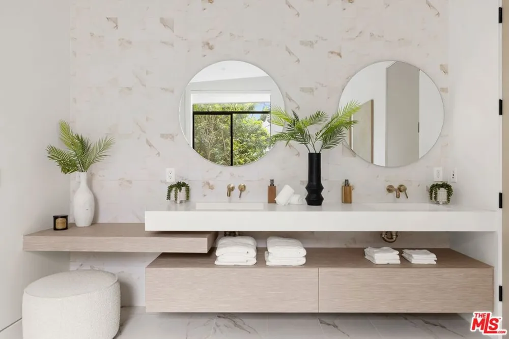 2814 Roscomare Road Los Angeles, CA 90077