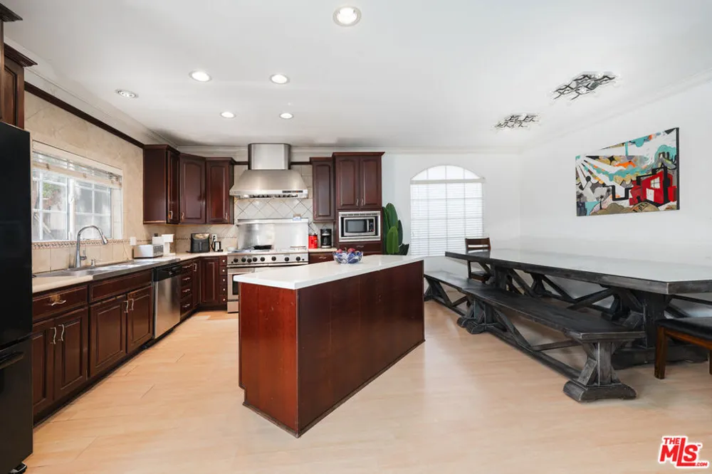 12610 Bonaparte Avenue Los Angeles, CA 90066