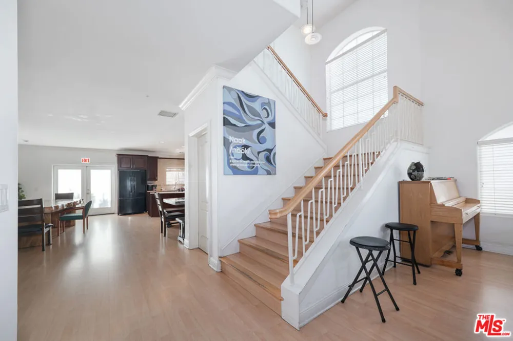 12610 Bonaparte Avenue Los Angeles, CA 90066