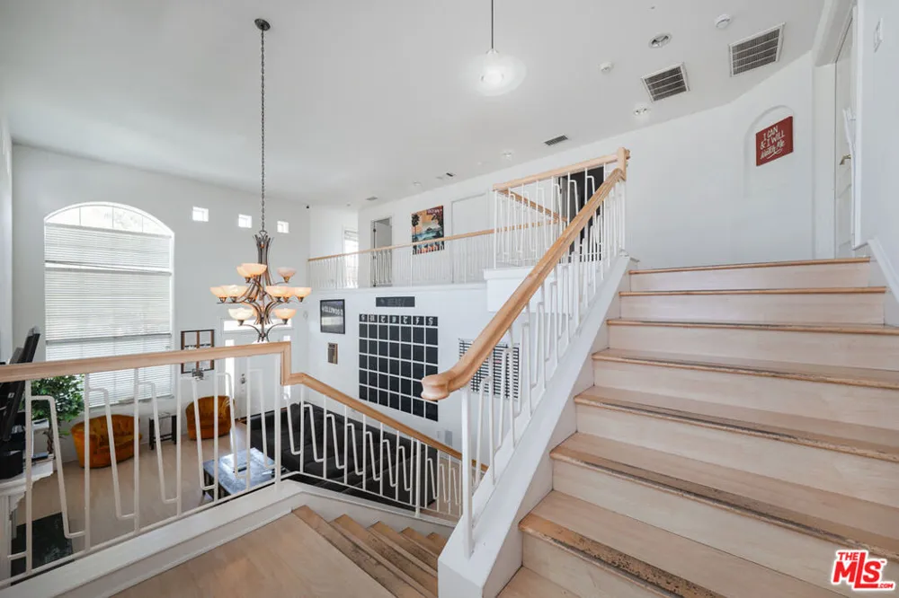 12610 Bonaparte Avenue Los Angeles, CA 90066