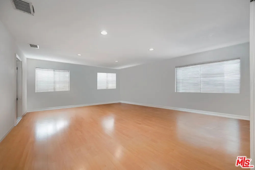 12610 Bonaparte Avenue Los Angeles, CA 90066