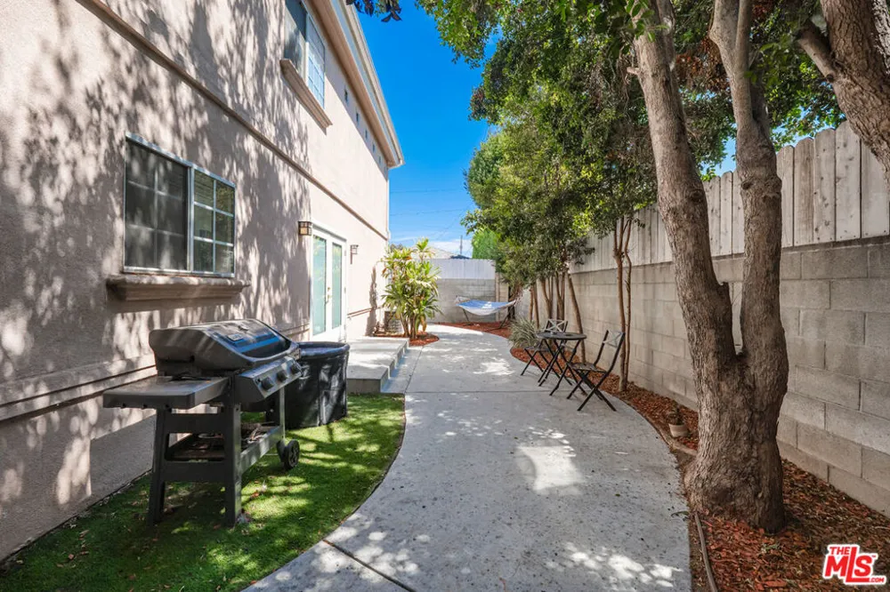 12610 Bonaparte Avenue Los Angeles, CA 90066