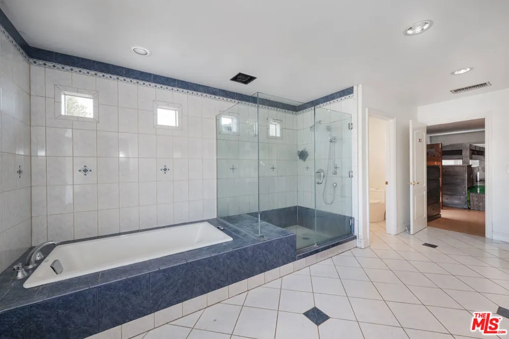 12610 Bonaparte Avenue Los Angeles, CA 90066