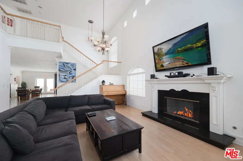 12610 Bonaparte Avenue Los Angeles, CA 90066
