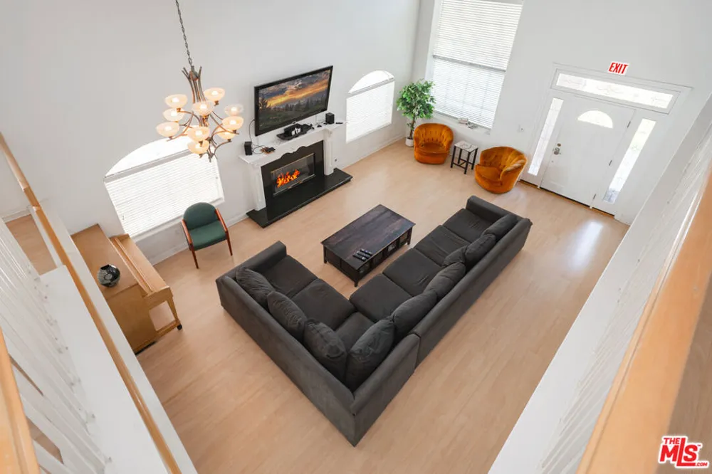 12610 Bonaparte Avenue Los Angeles, CA 90066