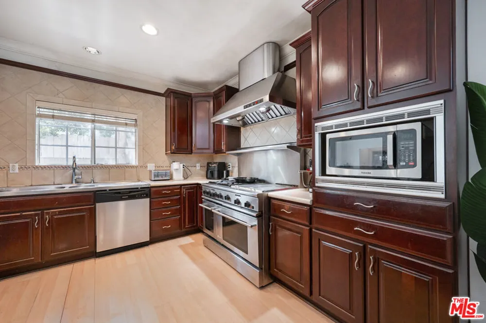 12610 Bonaparte Avenue Los Angeles, CA 90066