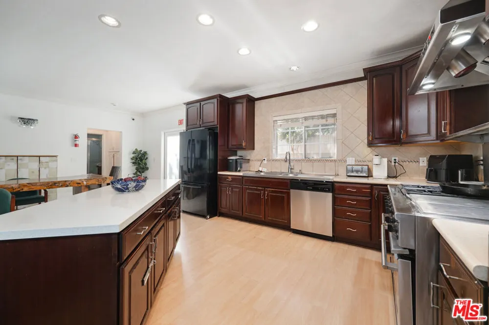 12610 Bonaparte Avenue Los Angeles, CA 90066