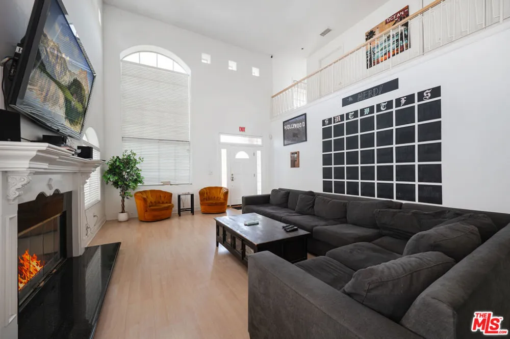 12610 Bonaparte Avenue Los Angeles, CA 90066