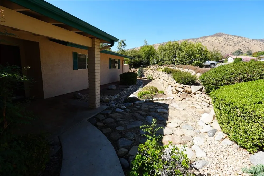 10222 Cherry Croft Dr. Yucaipa, CA 92399