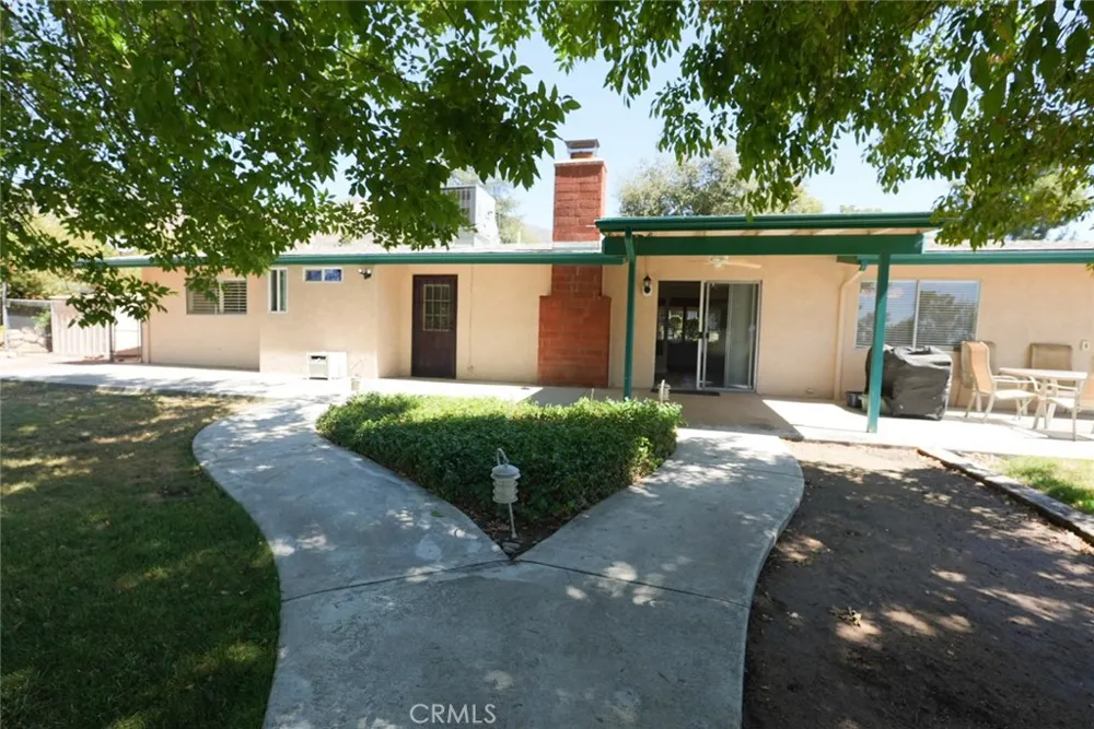 10222 Cherry Croft Dr. Yucaipa, CA 92399