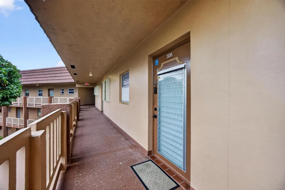 9881 Sunrise Lakes Boulevard #308 Sunrise, FL 33322