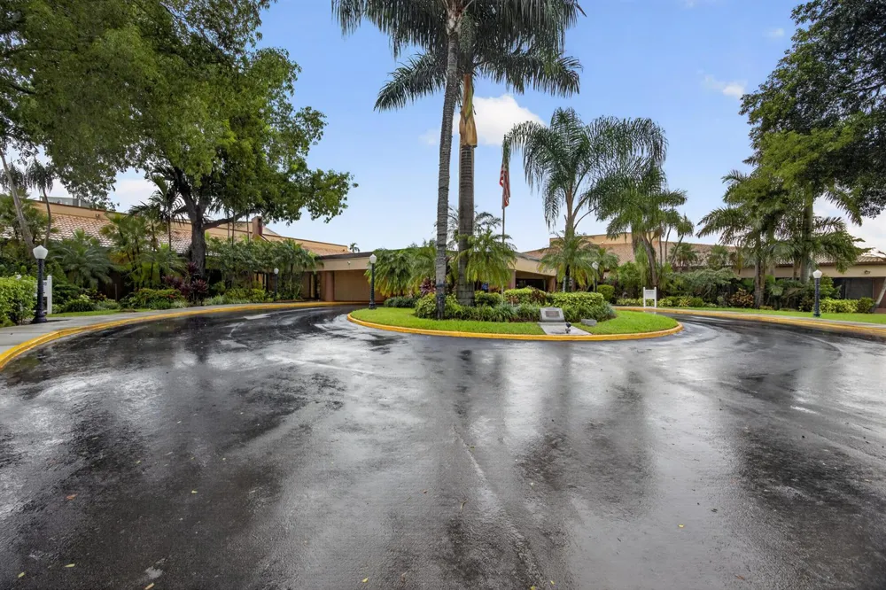 9881 Sunrise Lakes Boulevard #308 Sunrise, FL 33322