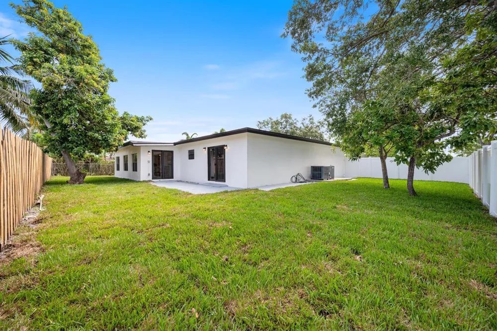 8201 NW 67TH AVENUE Tamarac, FL 33321
