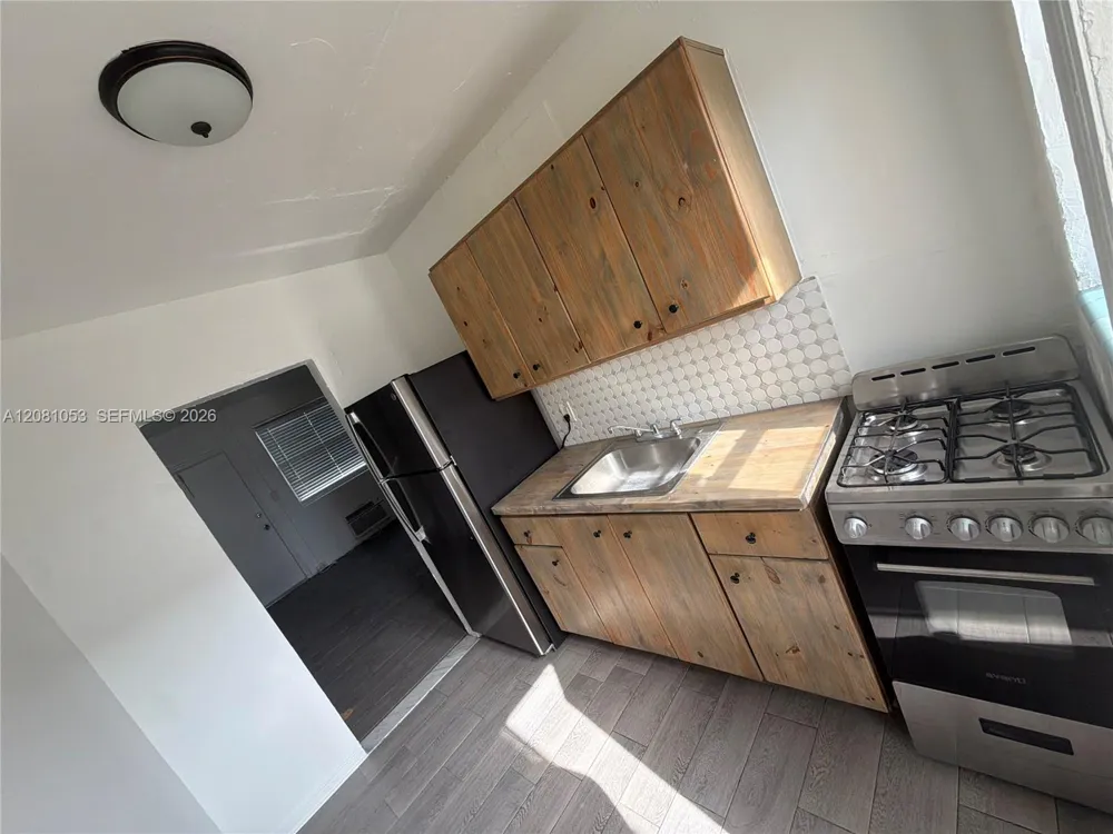 10085 NW 7 Ct #2-B Miami, FL 33150