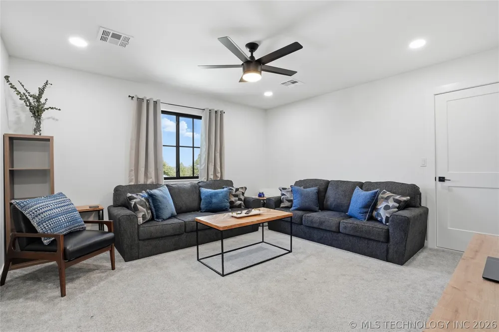 2714 Falls Bend Drive Sapulpa, OK 74066