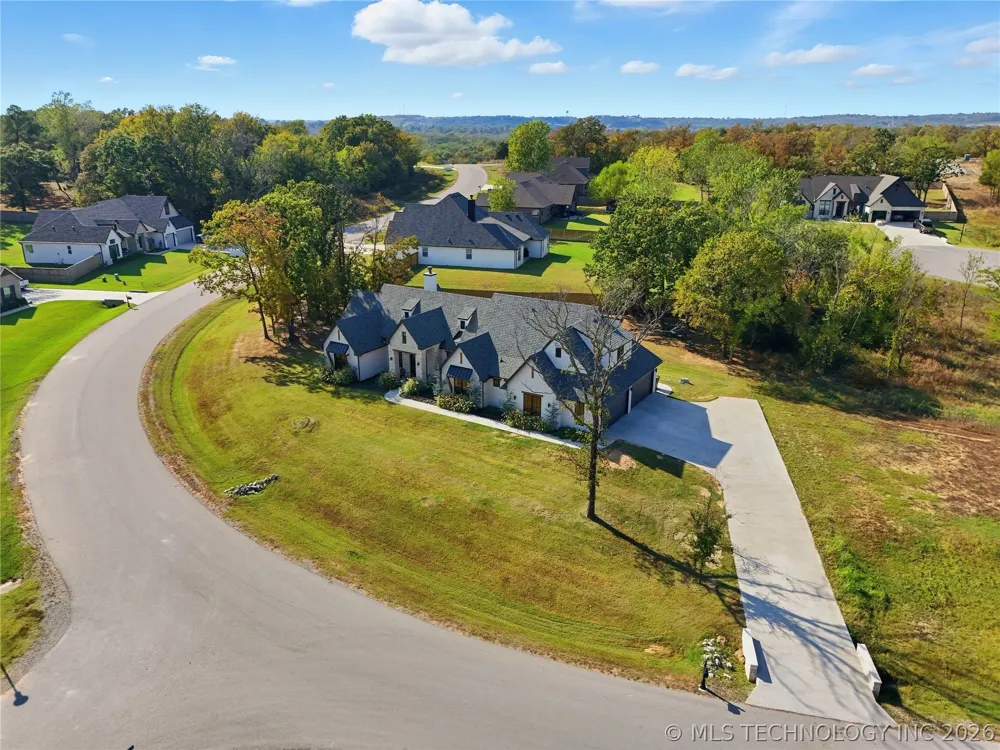 2714 Falls Bend Drive Sapulpa, OK 74066