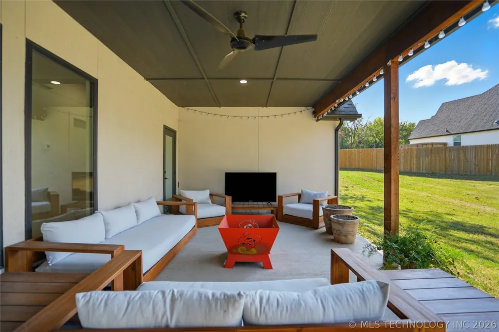 2714 Falls Bend Drive Sapulpa, OK 74066