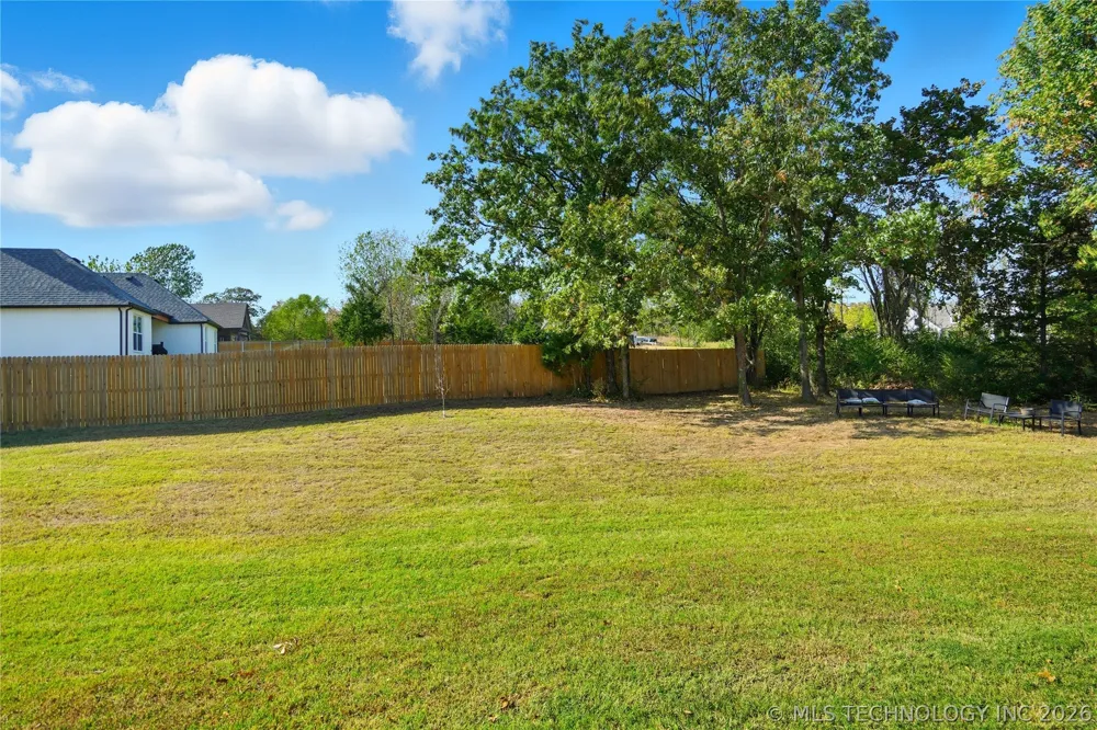 2714 Falls Bend Drive Sapulpa, OK 74066