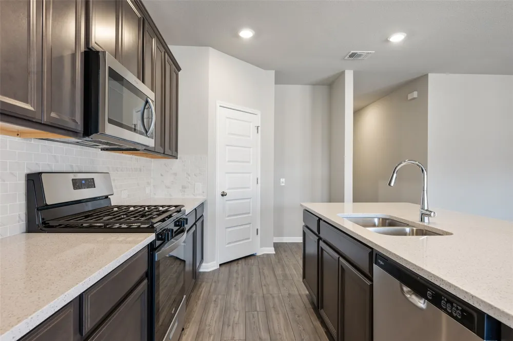 136 Short Toed Swoop Cedar Creek, TX 78612