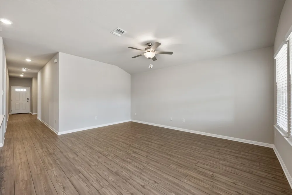 136 Short Toed Swoop Cedar Creek, TX 78612