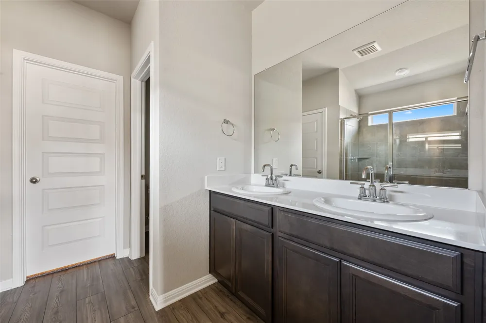 136 Short Toed Swoop Cedar Creek, TX 78612