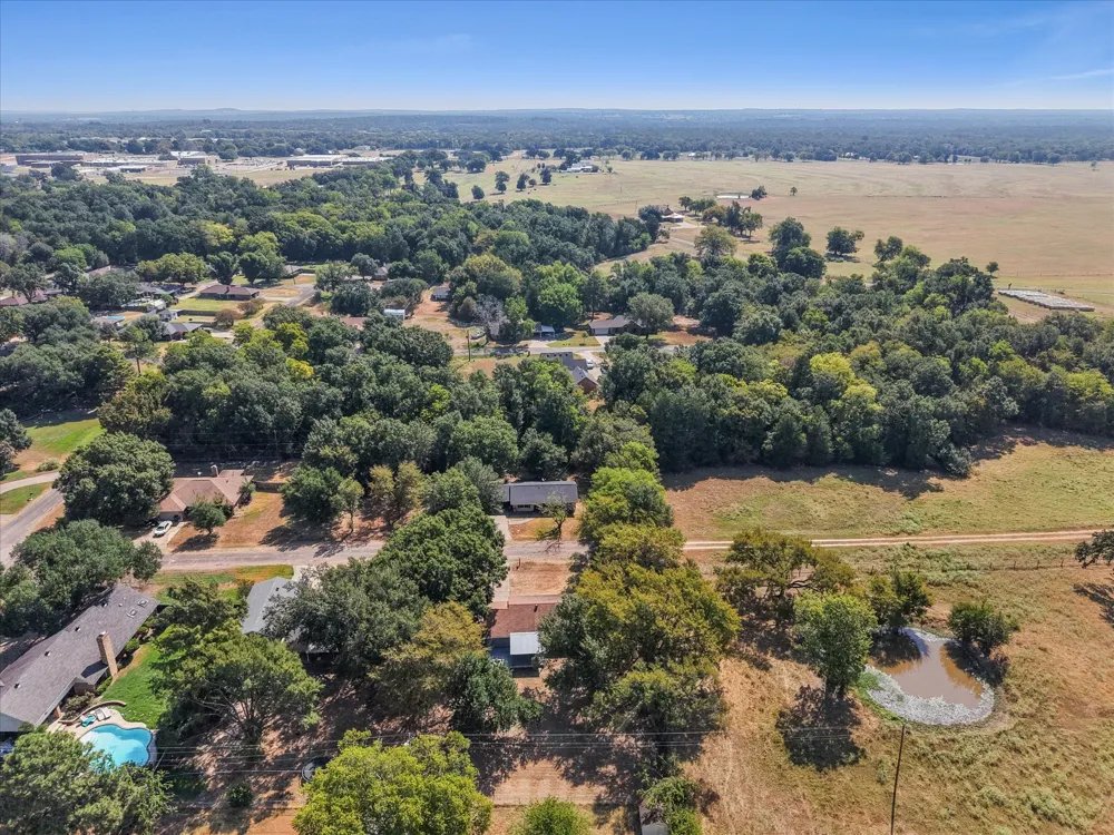 825 Southwood Fairfield, TX 75840