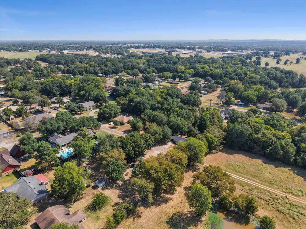 825 Southwood Fairfield, TX 75840