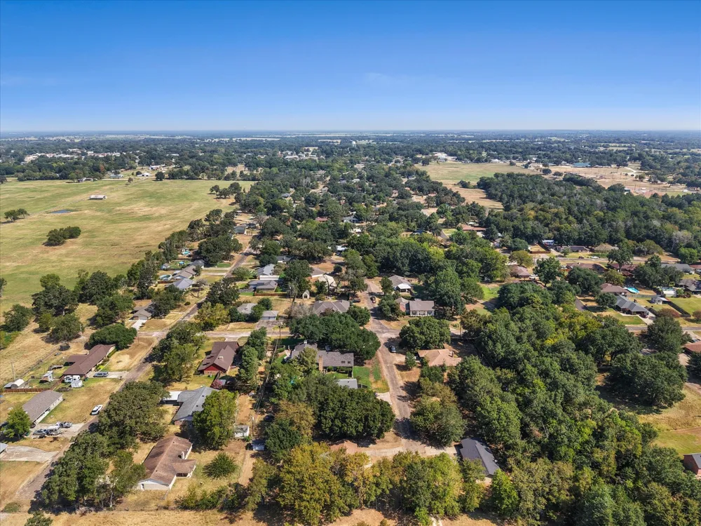 825 Southwood Fairfield, TX 75840