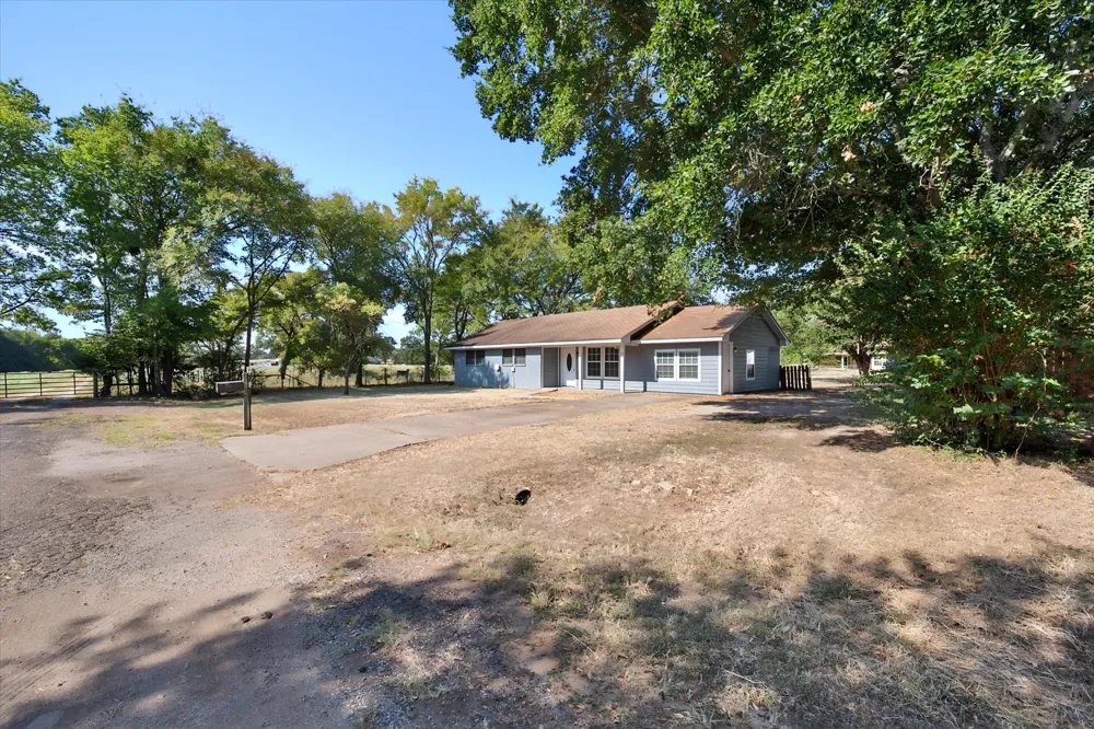 825 Southwood Fairfield, TX 75840