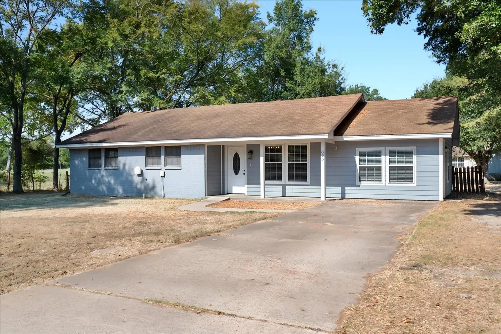825 Southwood Fairfield, TX 75840