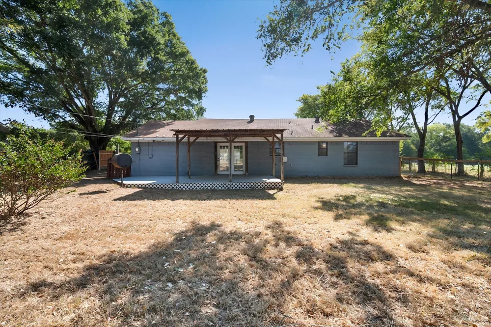 825 Southwood Fairfield, TX 75840