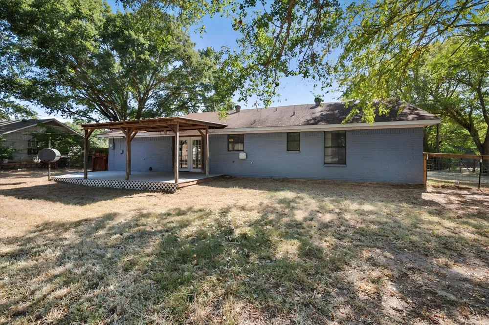 825 Southwood Fairfield, TX 75840