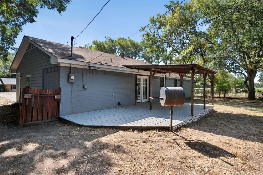 825 Southwood Fairfield, TX 75840