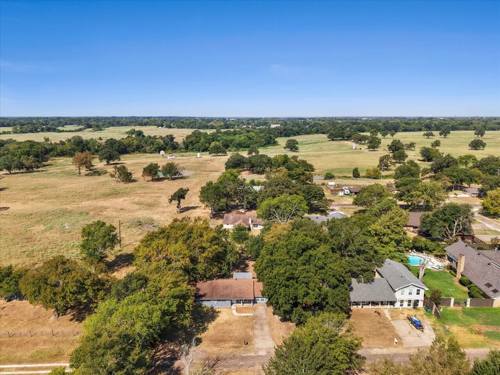 825 Southwood Fairfield, TX 75840