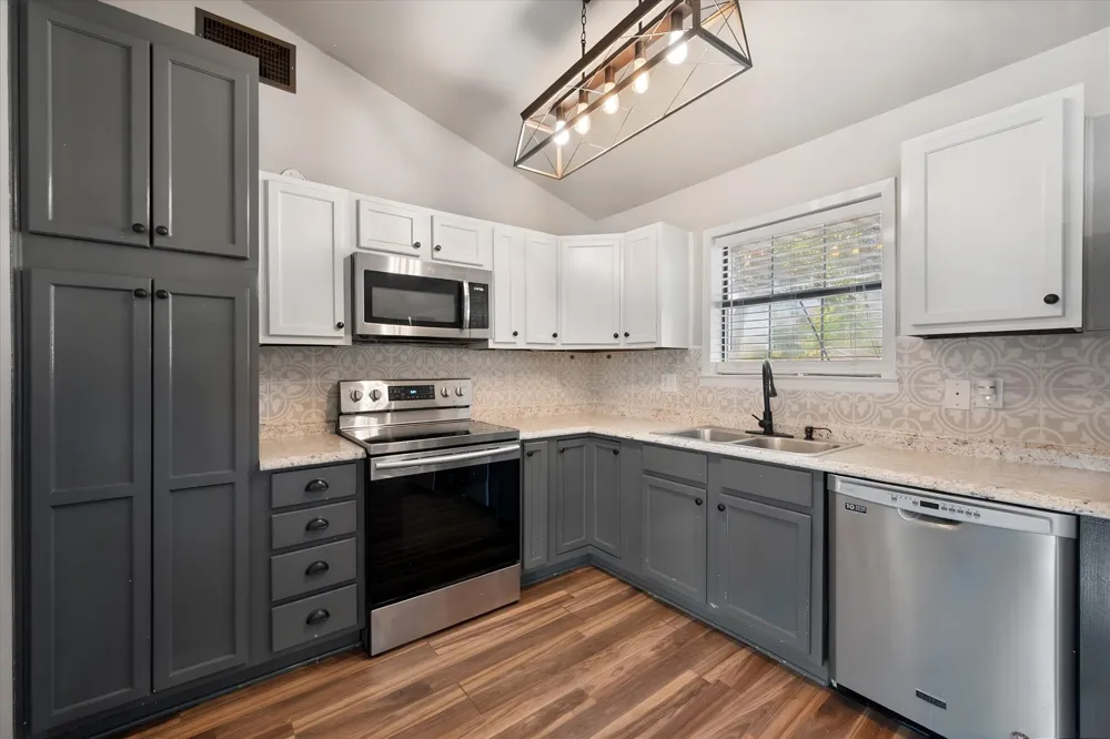 825 Southwood Fairfield, TX 75840
