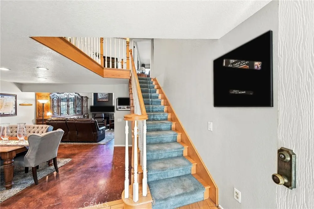23109 Yvette Valencia, CA 91355