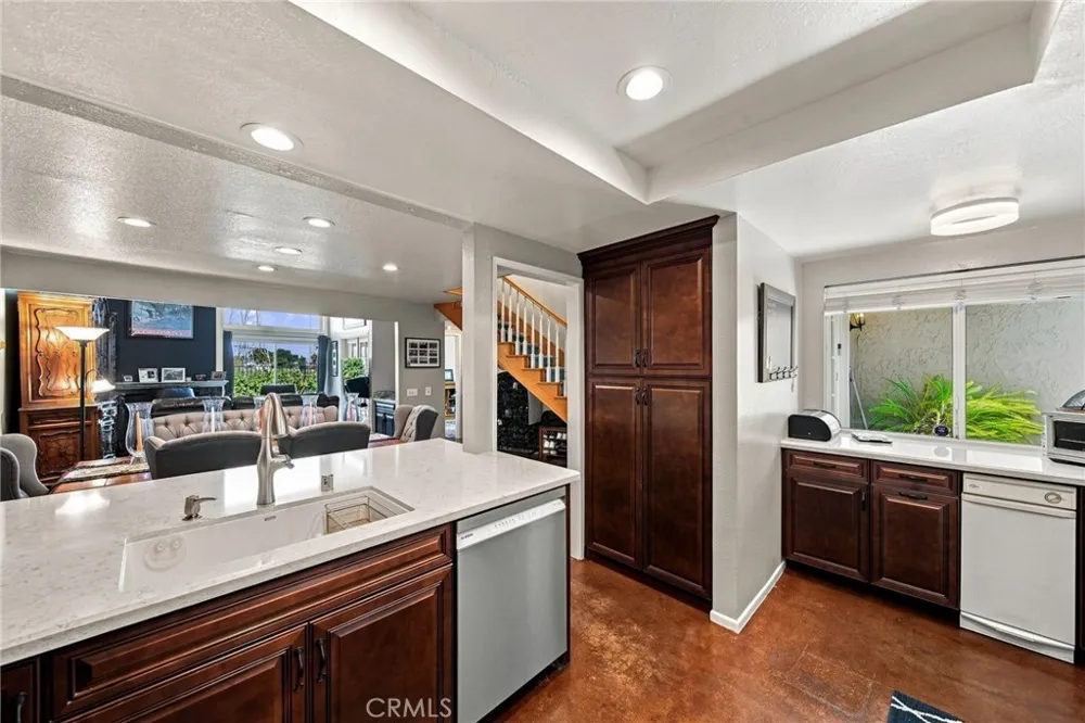 23109 Yvette Valencia, CA 91355