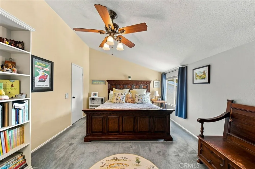 23109 Yvette Valencia, CA 91355