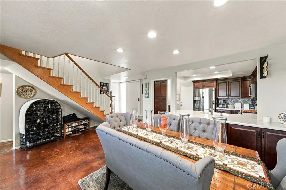 23109 Yvette Valencia, CA 91355