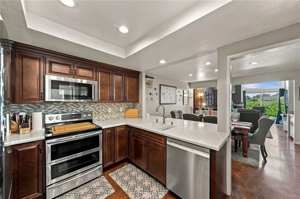 23109 Yvette Valencia, CA 91355