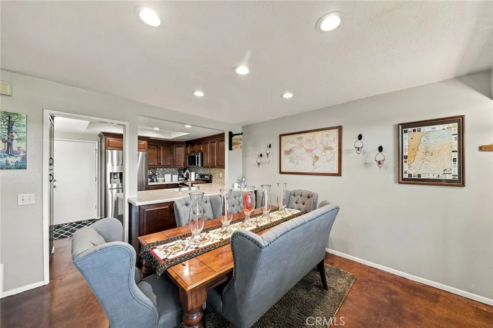 23109 Yvette Valencia, CA 91355