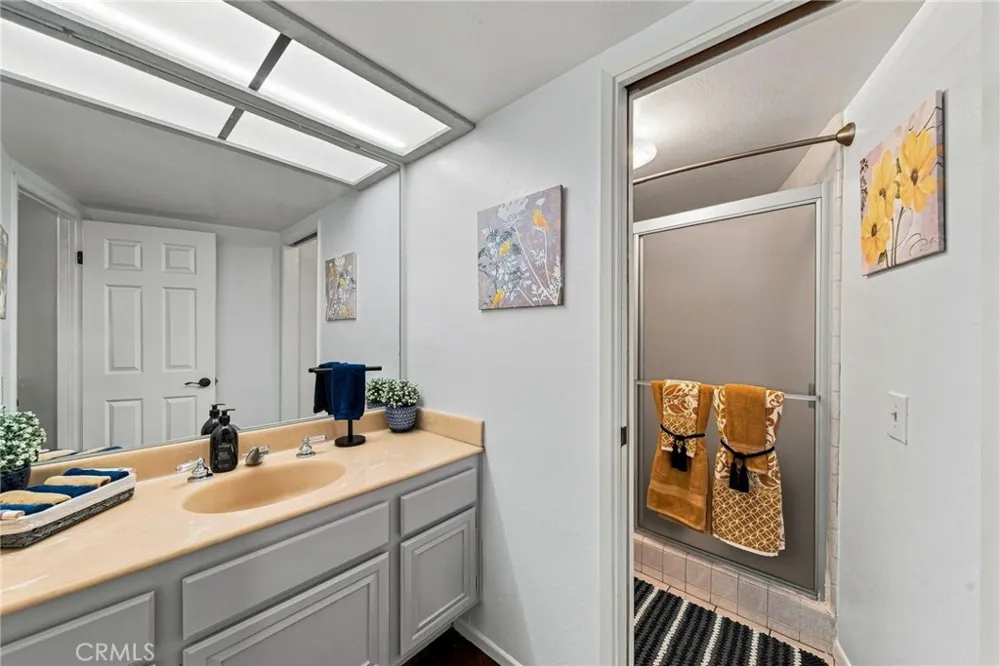 23109 Yvette Valencia, CA 91355