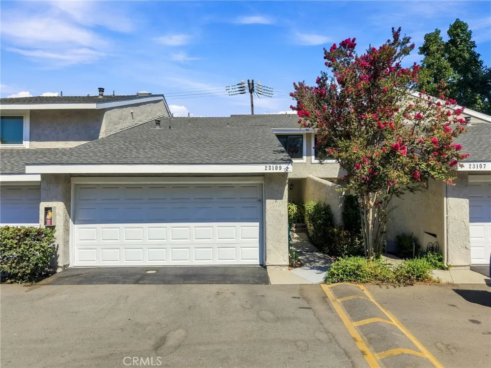 23109 Yvette Valencia, CA 91355