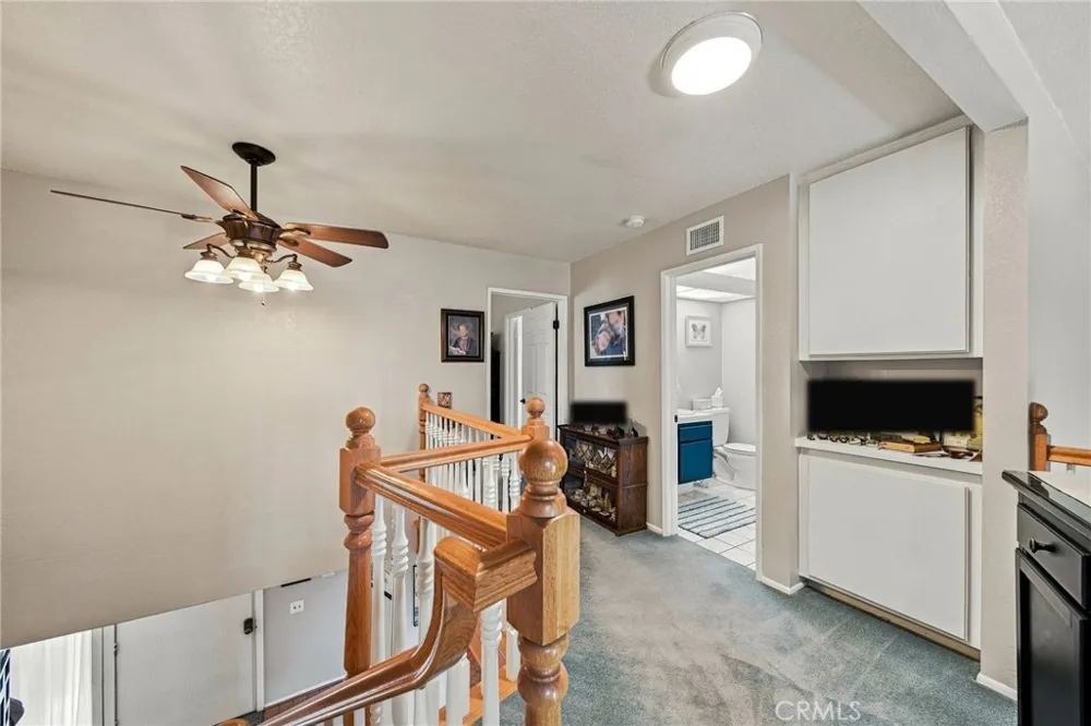 23109 Yvette Valencia, CA 91355