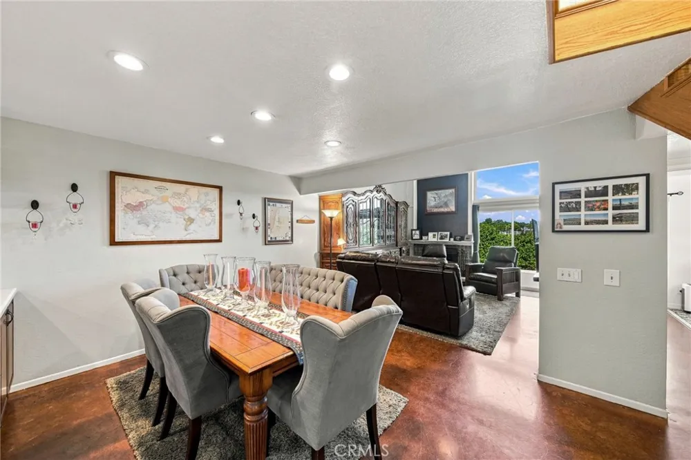 23109 Yvette Valencia, CA 91355